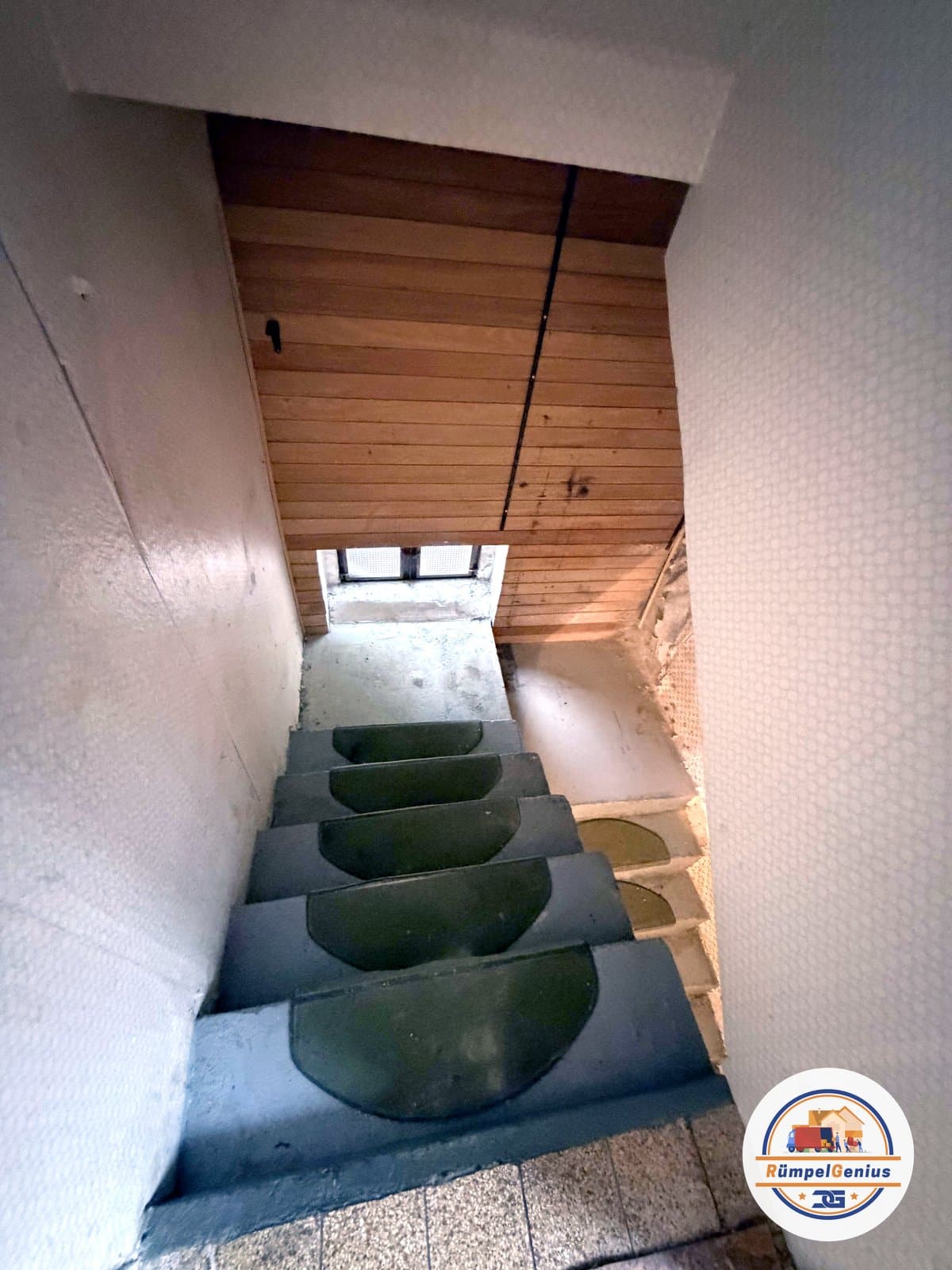 Haus Amberg – nachher kellertreppe